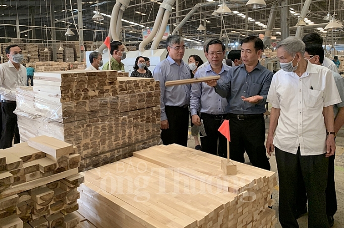 Bình Dương hỗ trợ Nghệ An phát triển ngành gỗ xuất khẩu