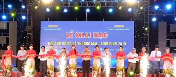 Khai mạc Hội chợ Đồ gỗ và thương mại Bình Định 2019