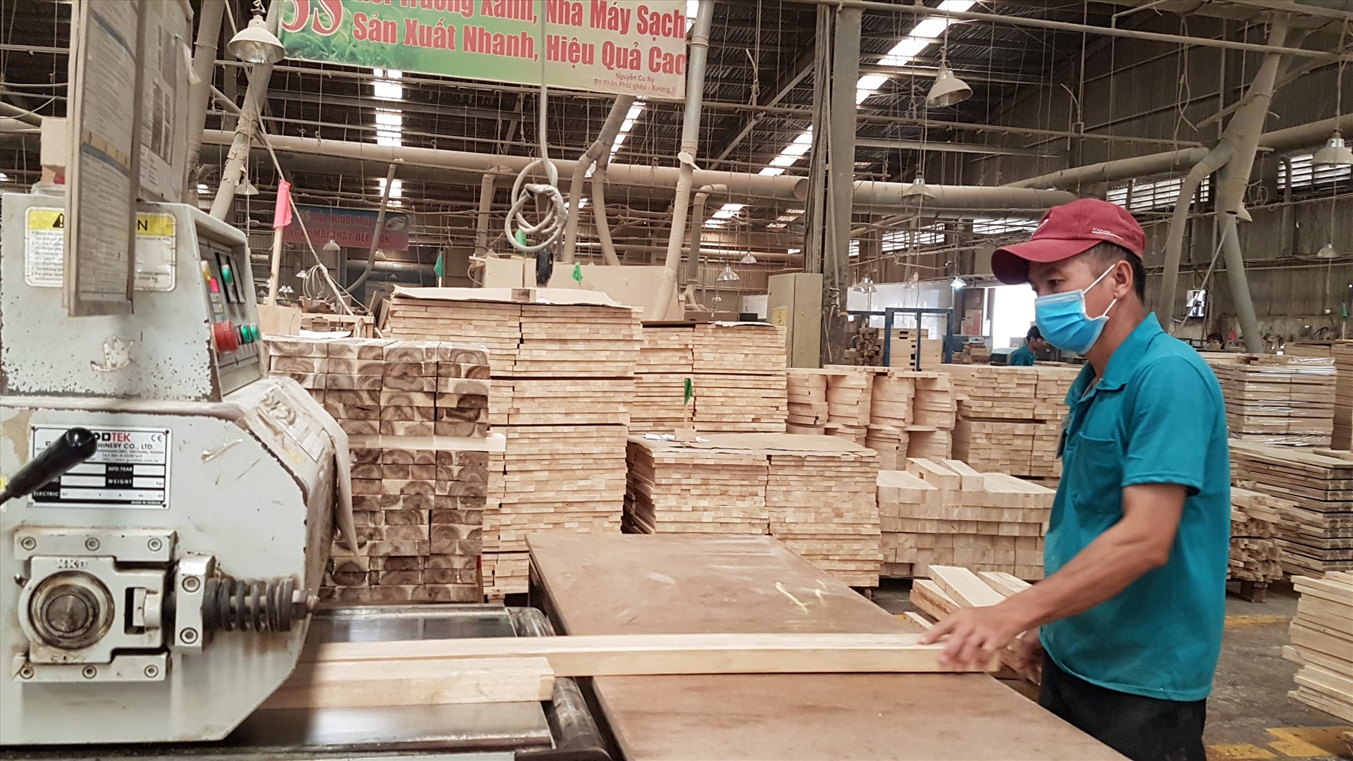 Hỗ trợ hàng chục nghìn lao động ngành gỗ bị mất việc vì COVID-19