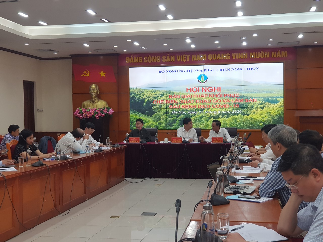 Bốn nhóm giải pháp lớn khôi phục ngành gỗ