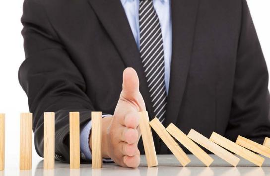 Vượt trên khủng hoảng, chạm tay vào đích