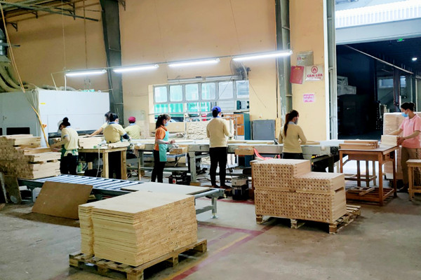 Lượng gỗ nguyên liệu nhập khẩu giảm mạnh trong 3 tháng
