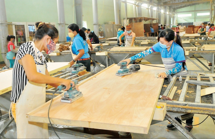 VÌ SAO XUẤT KHẨU GỖ VÀ SẢN PHẨM GỖ GIẢM TỐC?