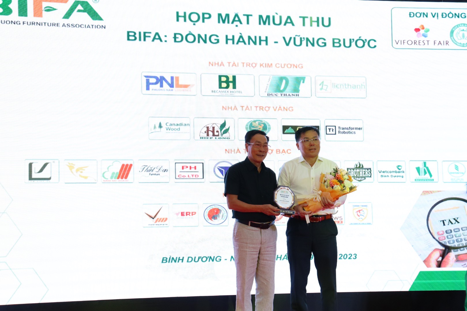 [BẢN TIN BIFA] PHÓNG SỰ "HỌP MẶT MÙA THU" CHỦ ĐỀ BIFA: ĐỒNG HÀNH - VỮNG BƯỚC"